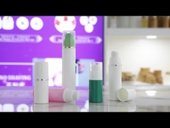 A024 白いボトルと白いキャップと銀色のライン 血清ローションのための空気のないPPボトル